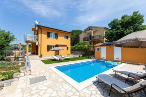 Apartments with a swimming pool , Krk - 22249